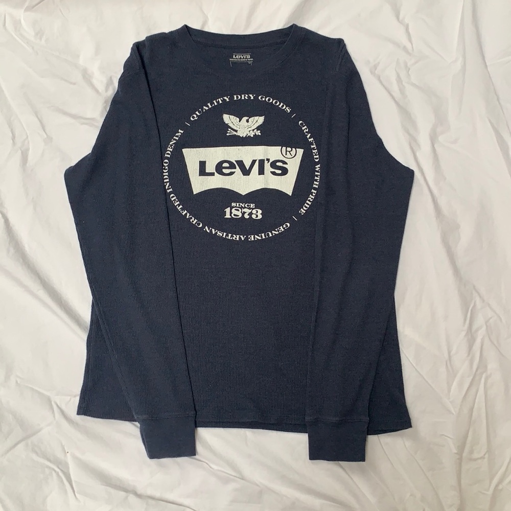 navy blue levi’s longsleeve